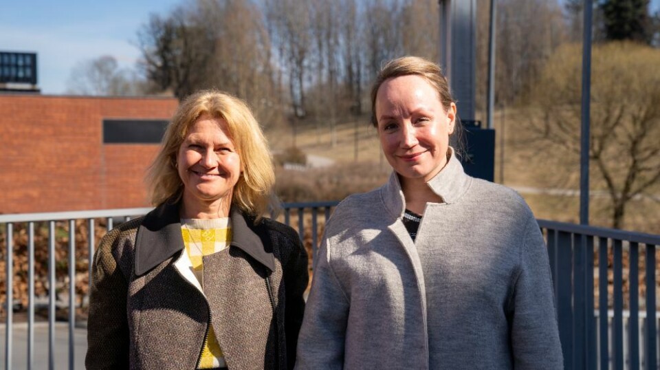 – Det er et behov blant mange både for å skjerme seg for verdenssituasjonen, samtidig som det er nødvendig å følge med og være innmeldt, mener Gunn Enli og Sigrun Marie Moss. To forskere