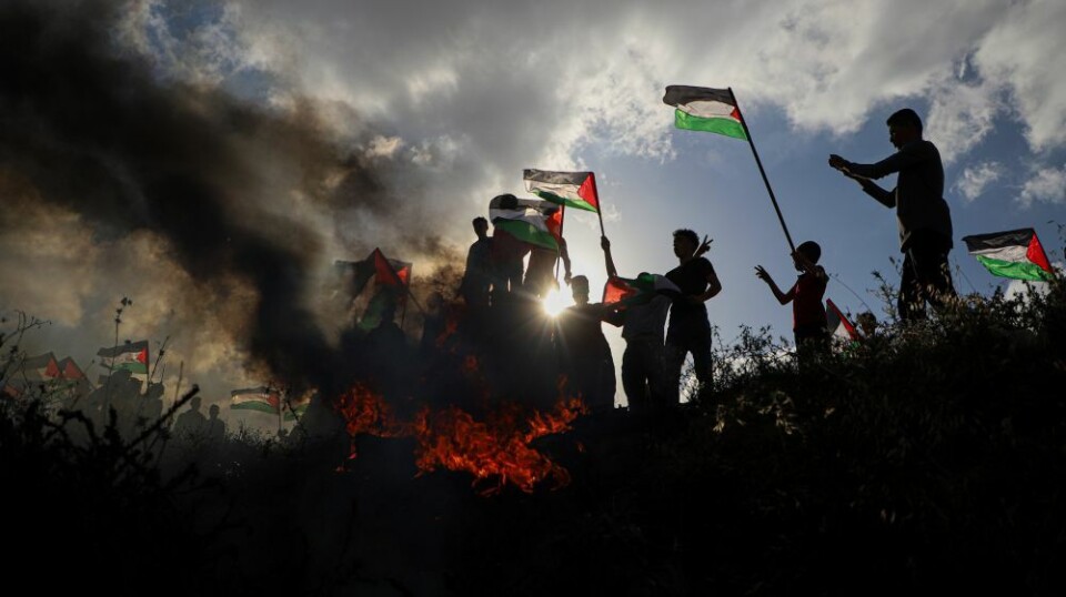 Det internasjonale samfunnet må anerkjenne at Hamas ikke er en ensartet bevegelse. Det kan åpne for dialog og politisk påvirkning, mener historiker. På bildet ser vi palestinske demonstranter nær grensen til Israel i mai 2023.