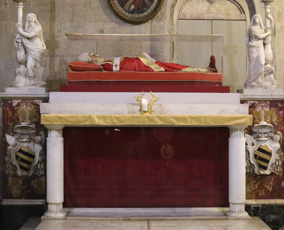 Kirken tar godt vare på sine døde paver. Her er Gregor 10. i domkirken i Azezzo i Italia, 750 år etter sin død.