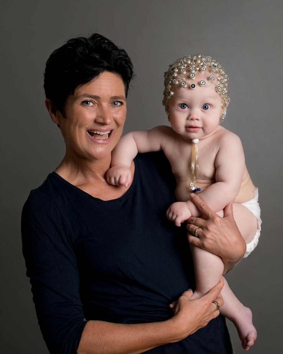 Bruk av penn og papir gir hjernen flere knagger for å huske, ifølge Audrey van der Meer, som er professor i nevropsykologi ved NTNU.