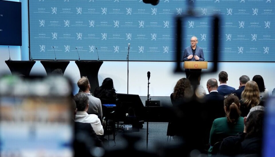 – Mannsutvalget kommer med mye bra, men dette forslaget er for overfladisk fra et rettslig perspektiv, sier professor Anne Hellum. Her fra Regjeringens pressekonferanse ved rapportframleggingen i 2024. Fra Regjeringens pressekonferanse ved rapportframleggingen i 2024.