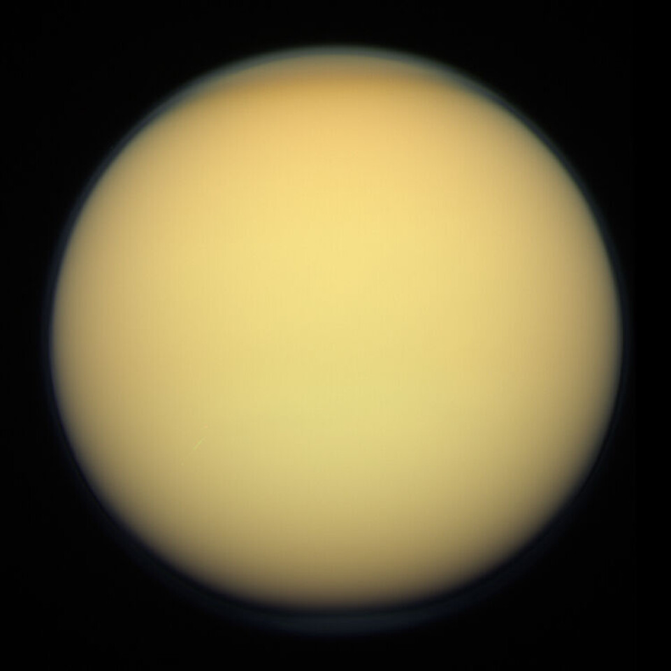 Titans tykke skylag sett av Cassini-sonden i 2011.