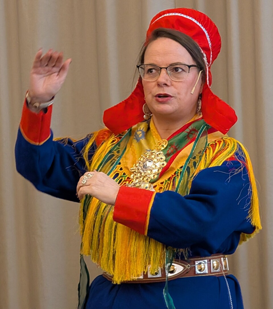 – Samebevegelsen utfordret den norske stat, sier Katri Somby. Her på sin doktorgradsdisputas ved UiT. Katri Somby på sin doktorgradsdisputas ved UiT.