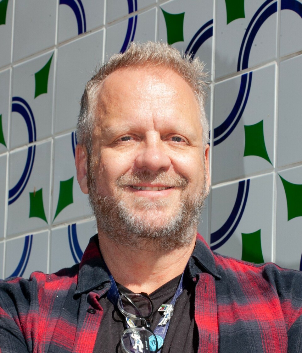 Ifølge Eduardo Augusto Fernandes Nilson, forsker ved Oswaldo Cruz Foundation i Brasil, bør det å redusere inntak av ultraprosessert mat være en del av nasjonale kostholdsråd. Bilde av forsker Eduardo Augusto Fernandes Nilson i rød og svart-rutete skjorte