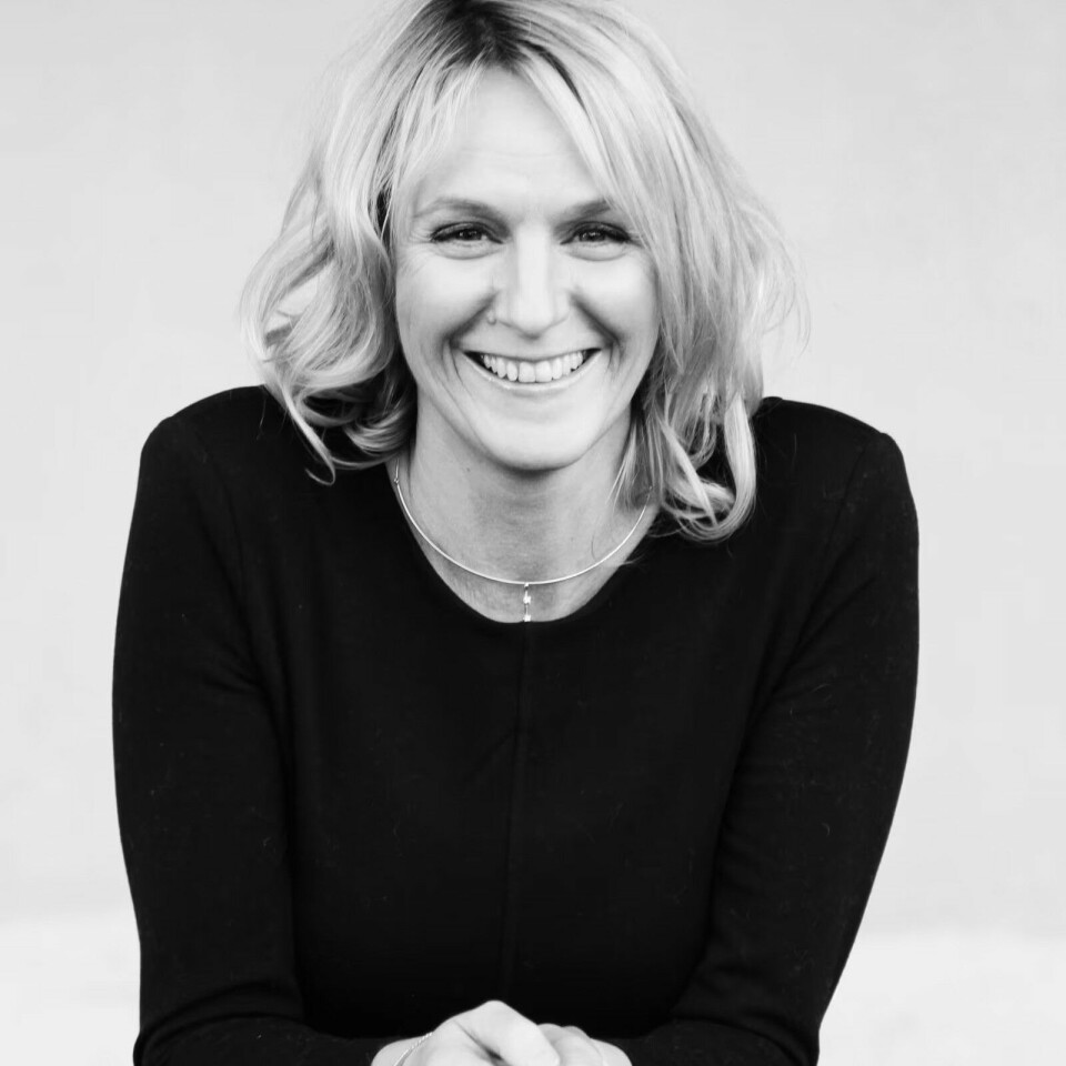 Vibeke Næss ved Plantehallen anbefaler å se an solforholdene. Planter som trenger mye sol, vokser ikke så godt på skyggefulle balkonger. Portrett av Vibeke Næss.