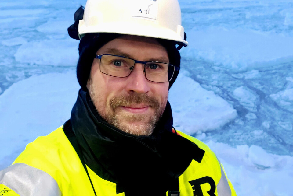 Anton Korosov fra Nansensenteret og Bjerknessenteret forsker på hvordan satellitter registrerer sjøis ved hjelp av radarsignaler.