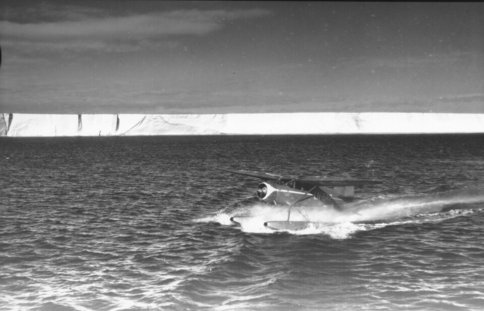 Lars Christensen sin ekspedisjon i 1936–37 skulle produsere de første kartene over Øst-Antarktis, men kartene ble aldri publisert på grunn av den tyske invasjonen av Norge. Bildet viser et av flyene som ble brukt til flyfotografering.