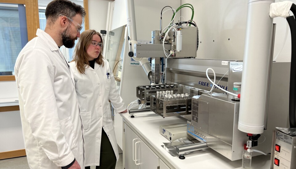 Senioringeniør Jøran Solnes Skaar og ingeniør Ingeborg Lysberg ved NILU senter for produktanalyse ble overasket over hvor høye nivåer av bisfenoler de fant i både emballasje og innhold.