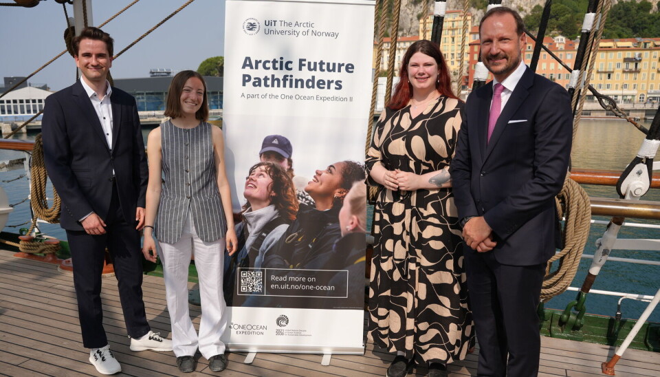 Studentene Mathis Jacob Schulz, Soraya Grigoriou Gratton og Yara Hannah Theresa Nieuwenhuis møtte HKH Kronprins Haakon da de presenterte seilasen gjennom Nordvestpassasjen under havtoppmøtet i Nice.