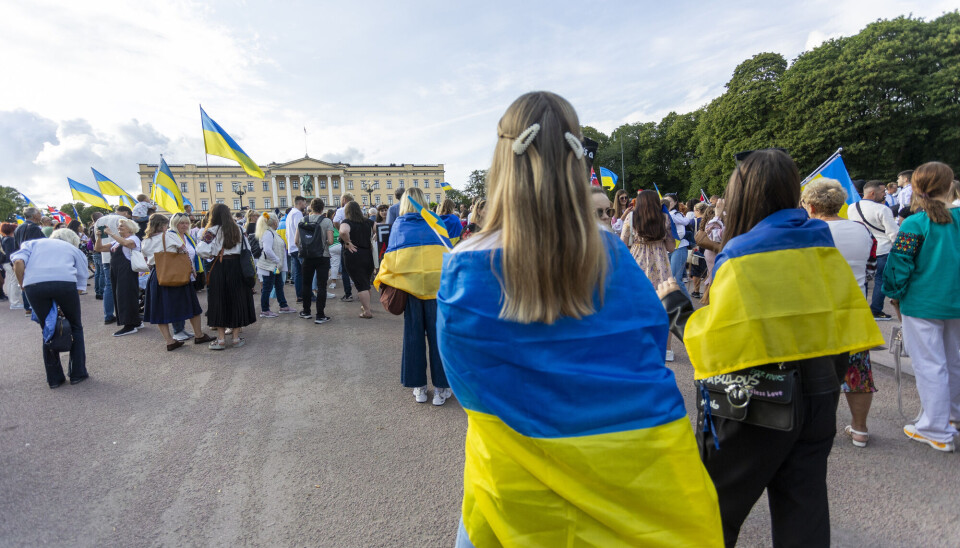 I 2022 fikk Nav-ansatte oppdraget med å få flyktningene raskt i jobb. En undersøkelse gir svar på hvordan det har gått. Bildet er fra en markering av uavhengighetsdagen til Ukraina i Oslo sentrum i fjor.