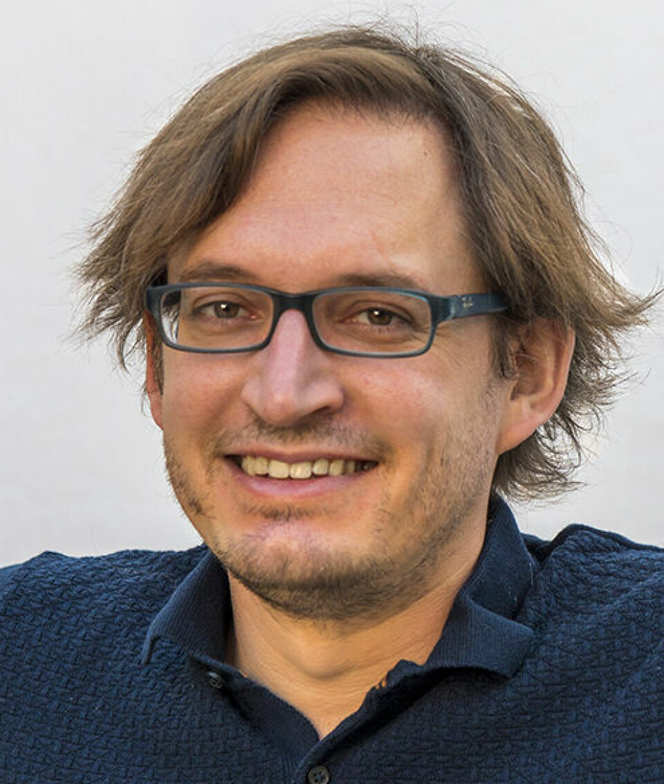 Professor i lingvistikk Patrick Georg Grosz mener det er viktig å se på emojier med et forskerblikk.