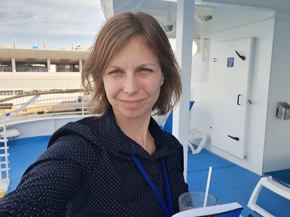 Forsker Szava Julia Bansaghi tilbrakte sju uker på et cruiseskip der hun samlet inn viktige prøver til studie.
