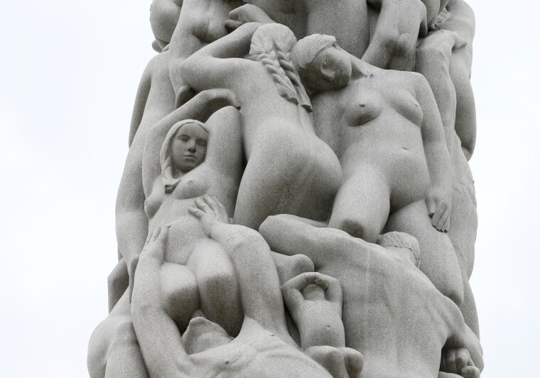 Skulpturene i Vigelandsparken i Oslo fikk Gustav Vigeland lagd av Iddefjordsgranitt fra Østfold. Denne granitten, som ligger i et belte fra det sørlige Østfold og nedover Bohuslän-kysten i Sverige, har fått ligge så godt som uforandret siden den størknet for 925 millioner år siden.