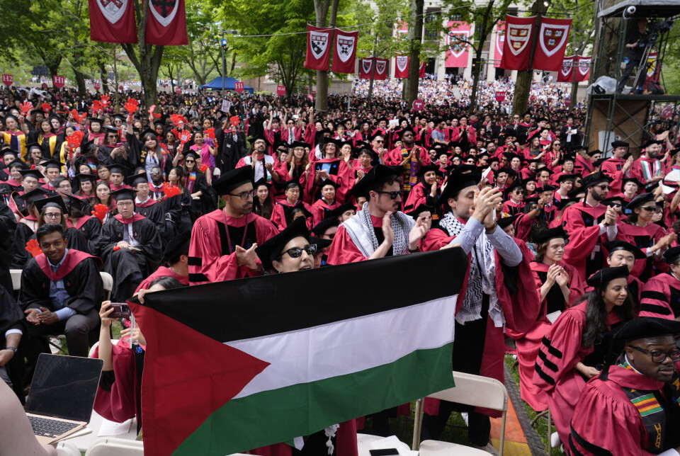 Over hele USA har studenter og ansatte ved universiteter protestert mot Israels krigføring i Gaza og USAs støtte til denne, som her ved Harvard-universitetet i mai i fjor.