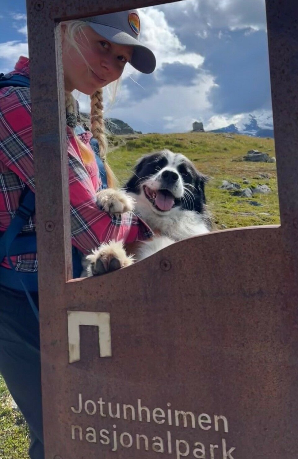 Lovisa Ulrica Molin og Zorro på feltarbeid.