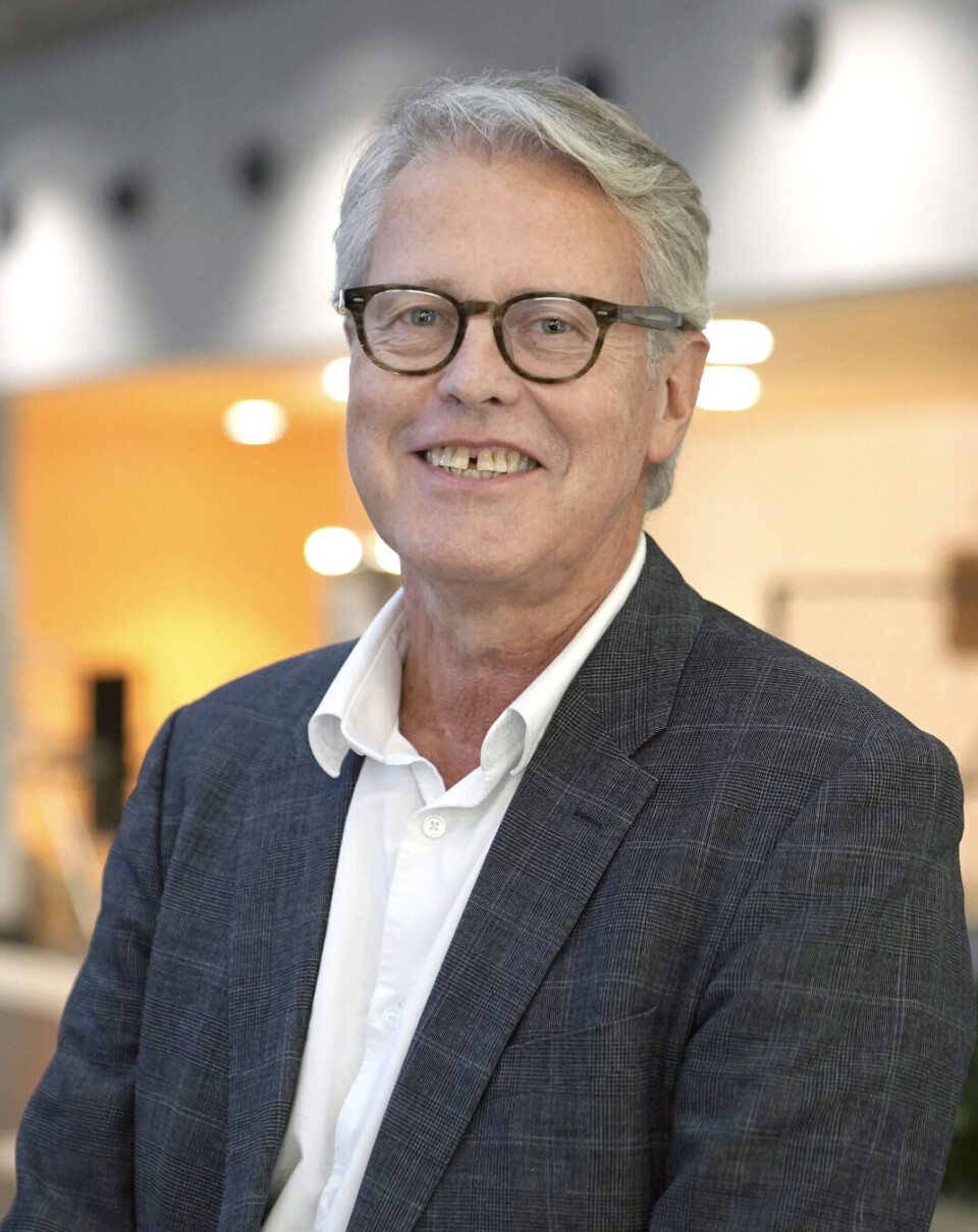 Forsker Ola Andres Erstad forteller at mobiltelefonen gir tilgang til sosiale medier i en tid hvor selvbildet formes.
