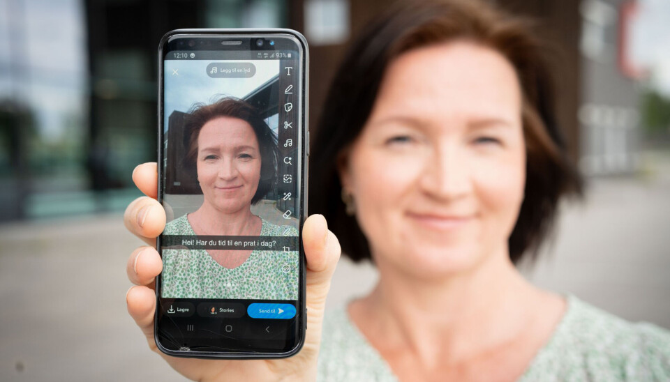 Ann Katrin Trustrup har forsket på hva ungdommen tenker om å bruke snap og SMS når de har kontakt med helsesykepleiere på skolen sin. Det er det mange positive sider ved.