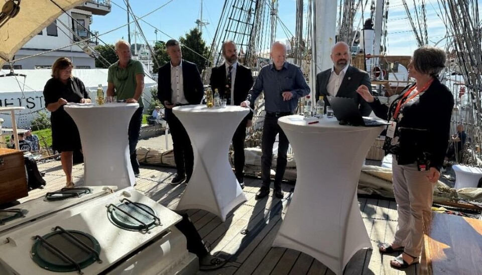 UiT, Kartverket, Statnett, Totalberedskapskommisjonen og Meteorologisk institutt slo seg sammen på Arendalsuka for å fortelle folk om solstormer og konsekvensene av dem. Stortingsrepresentant Odd Harald Hovland deltok også. Ordstyrer Nina Kristiansen fra forskning.no holdt orden i rekkene.