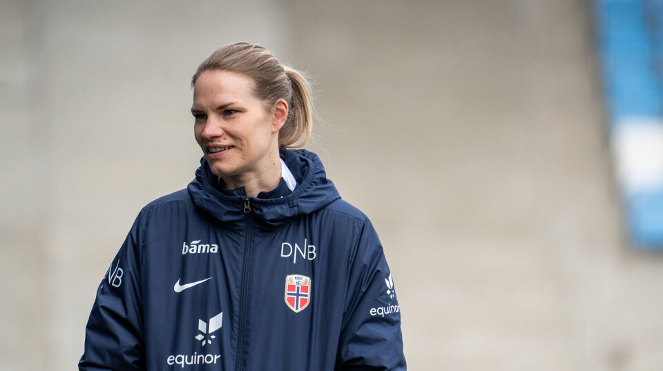 Som spelar spelte Eline Kulstad-Torneus for Fløya og Røa i Toppserien. Ho starta trenarkarrieren som spelande trenar i Fløya, og har også trent herrelaget Skjervøy i 3. divisjon.
