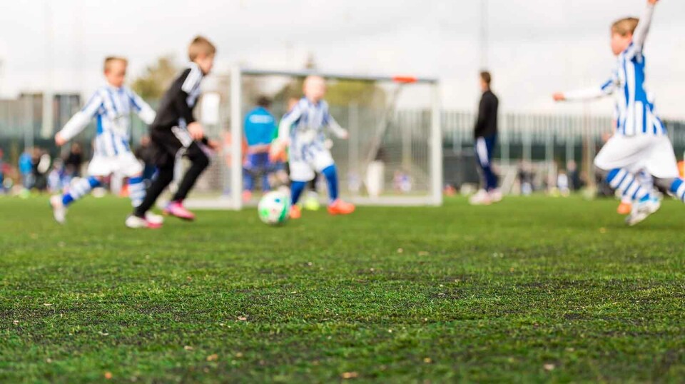 Kulstad-Torneus trur mange trenarar i barne- og ungdomsfotballen favoriserer spelarar dei ser på som talentfulle i 12-13-årsalderen, men at vala ofte er ubevisste. Dei mindre talentfulle får spele mindre eller blir sett på B-lag.
