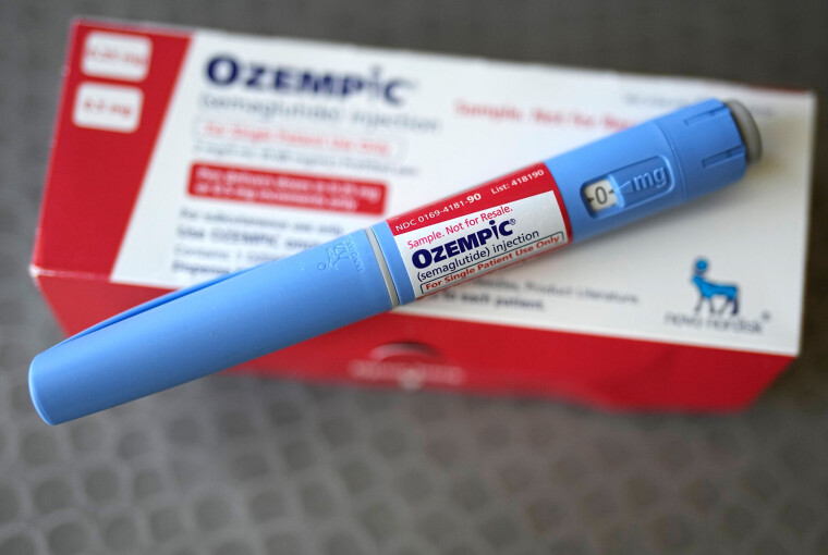 Ozempic er blant slankemedisinene som inneholder virkestoffet semaglutid. Ozempic-penn og pakke.