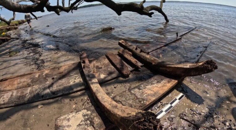 På denne stranden har det dukket opp fire mystiske skip. – Vi er ekstremt begeistret
