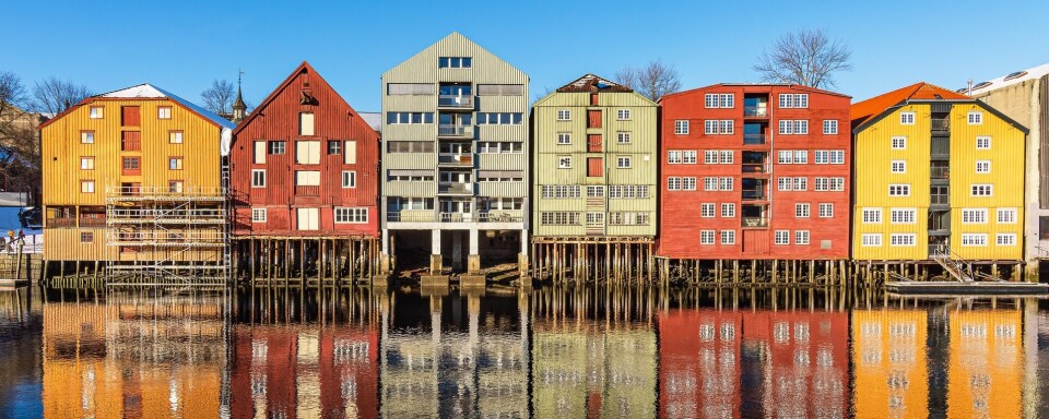 Kurset passer for kommunikasjonsrådgivere, forskningsformidlere og andre som skriver om forskning og ønsker å nå ut med tydelige, engasjerende og presise budskap. Husrekke langs Nidelven i Trondheim