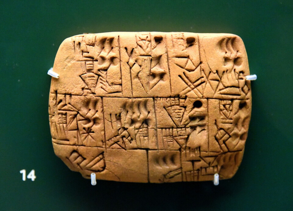 Øl-kupong: Når en arbeider i Mesopotamia for 5.000 år siden viste fram denne lille leirtavlen med skrifttegn, så fikk han utdelt sin rasjon med øl.