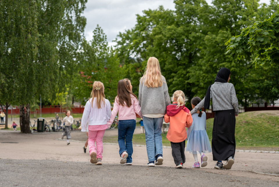 Forskningen viser at det barn trives best med på skolen er steder, aktiviteter og fag der de gjør ting. Da kan de ofte bruke kompetansen fra barnehagen for å utvikle seg.
