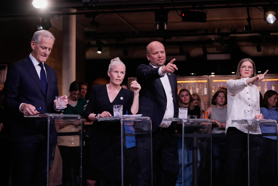 Taper regjeringen en avstemning i nasjonalforsamlingen, vil den i mange land måtte trekke seg. Slik er det ikke i Norge. Her blir regjeringer som Jonas Gahr Støres sittende selv om den taper avstemninger. Bildet er fra TV 2 sin partilederdebatt.