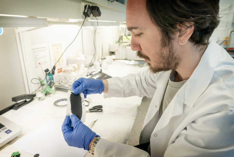 Forsker Önder Tekinalp forklarer at lab-testene deres viser at Litium svovel-batterier utstyrt med HiSep-II belegget an øke antall ladesykluser fra 200 til 1000.