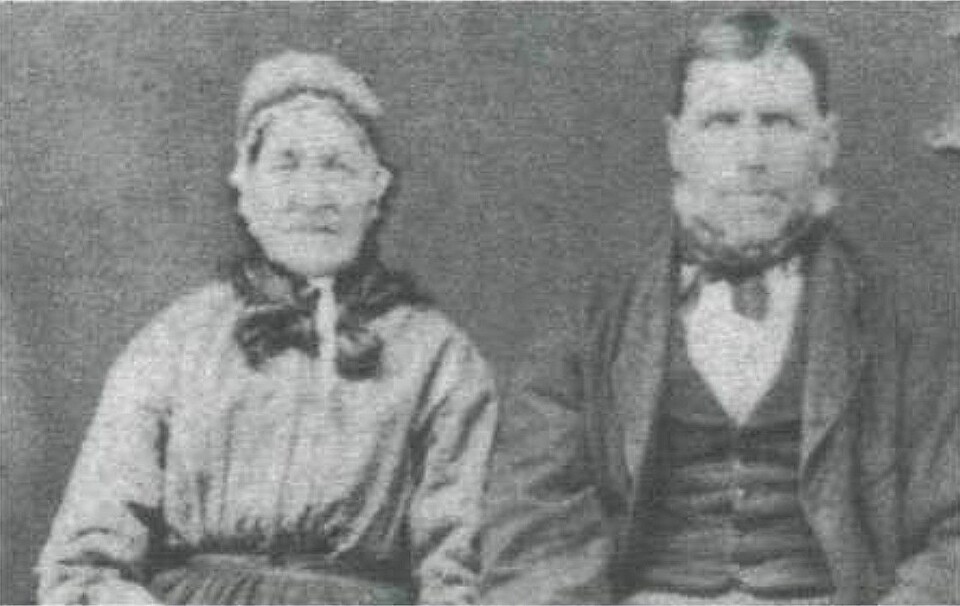 Margit Andersdatter og Nils Nilsen Kjome var godt voksne da de utvandret til USA med sine fem barn. Portrett av Margit og Nils Kjome.