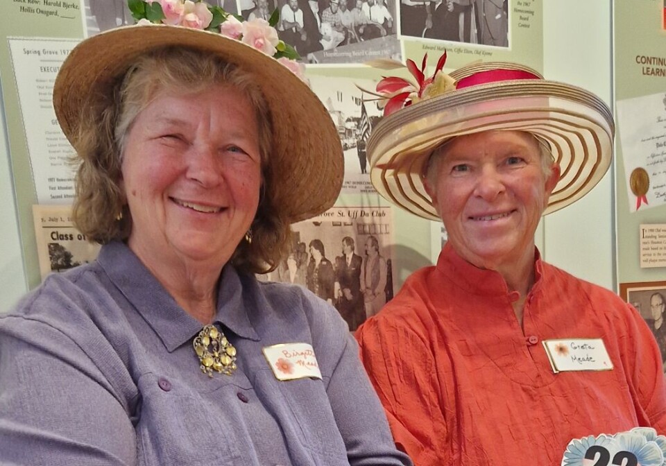 Birgitta og Greta Meade bor på en gård i Minnesota. De mener den norske delen av familien snakker høyest om kulturarven. Portrett av Birgitta og Greta Meade.