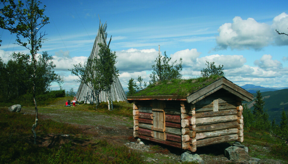Rekonstruert vakthus og vete på Olbergveten i Valdres.