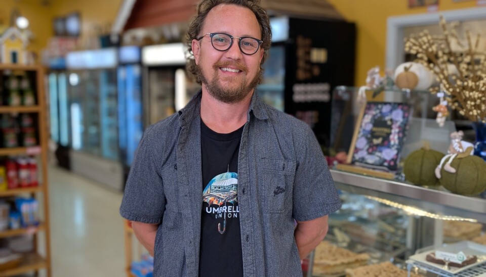 Bjørn Ruud driver norsk innvandrerbutikk i Seattle. Han overtok 'Scandinavian Specialities' etter sin norske mor drev den i mange år. Portrett Bjørn Ruud.