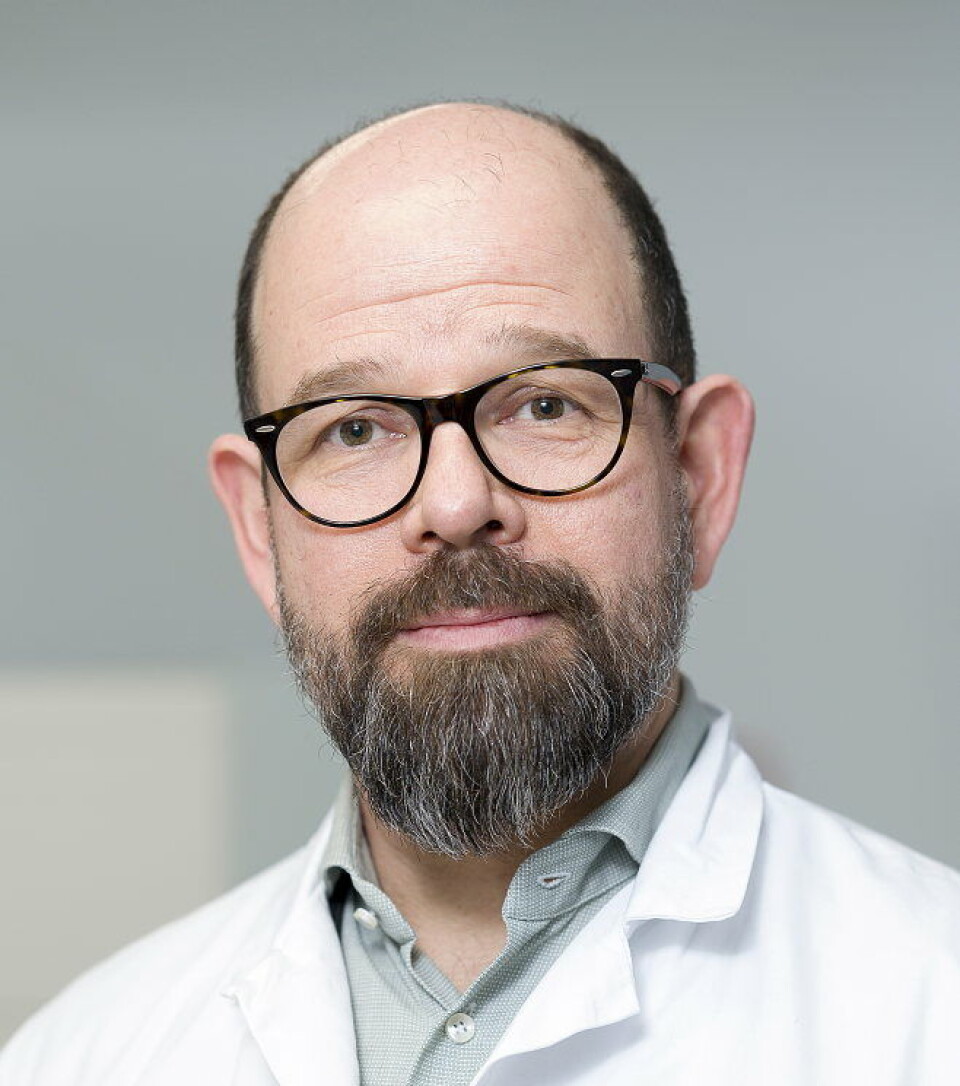 Peter Fedorcsak forsker selv på hvordan gener skrur seg av og på i kjønnsceller. Ine Eriksen / OUS)