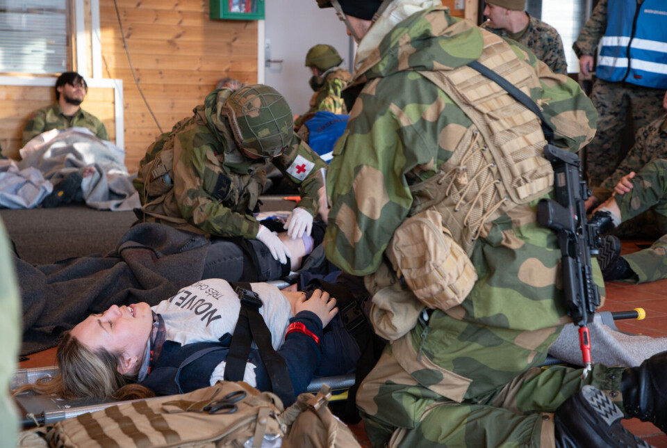 Hvis det blir krig eller det skjer en krise, så har sivilforsvaret, forsvaret og nødetatene mye å gjøre. Derfor må vi vanlige folk bidra. Her fra en øvelse i beredskap mellom Forsvaret, Sivilforsvaret og nødetatene.