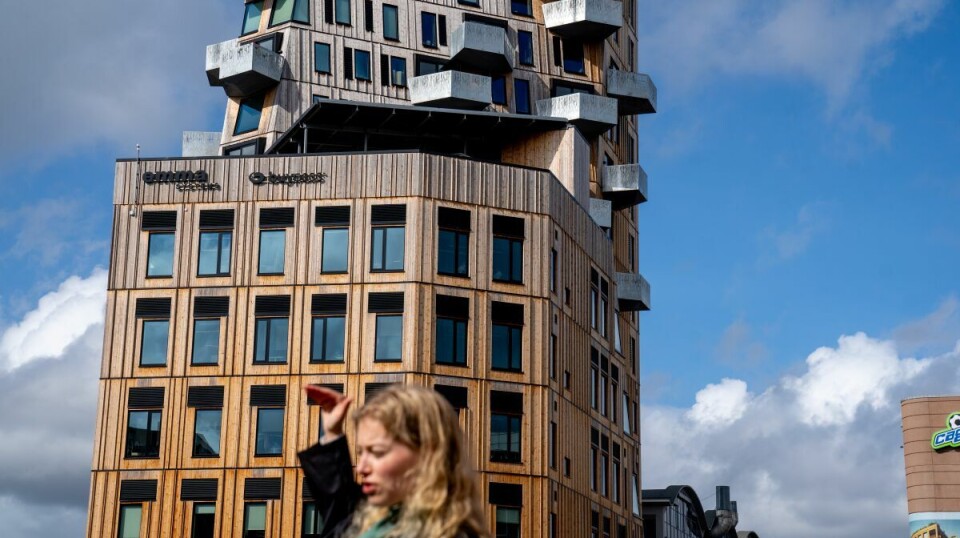 Vertikal rommer både kontorer, leiligheter og en restaurant. Bygget ble kåret til Norges nest styggeste i 2023. Beboerne liker det, og er stolte av å bo i et spesielt bygg.