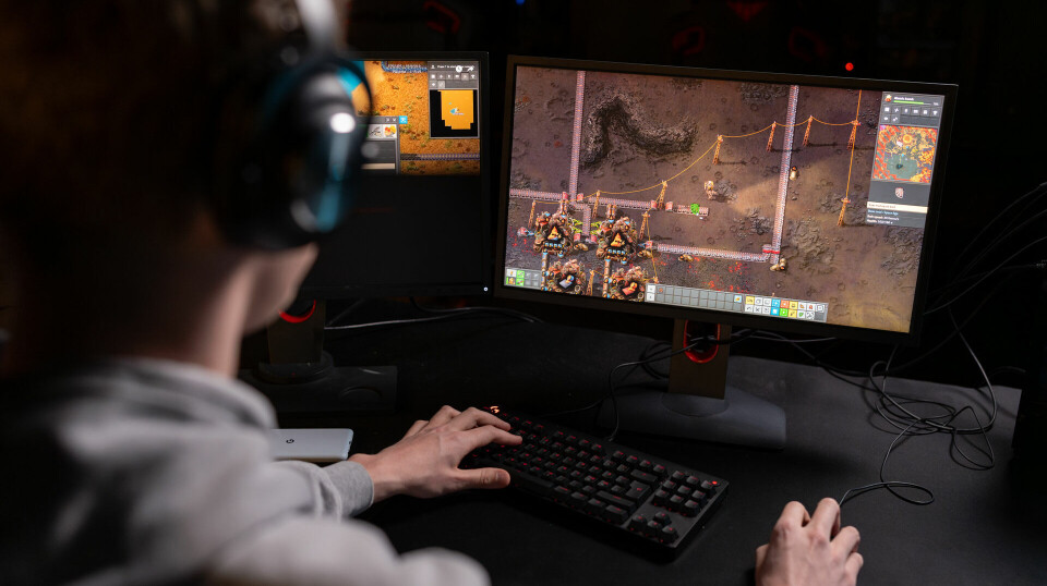 Ørnulv har spilt snaut 2000 timer med Factorio. Det kan fort bli 20-30 timer i uka. Før han begynte med Factorio spilte han Minecraft i over 10.000 timer.