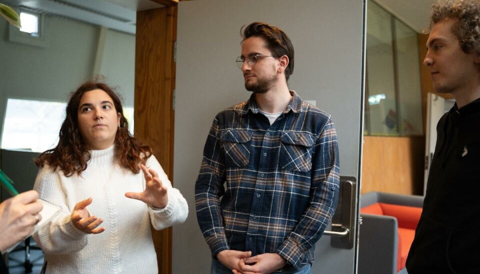 Sara Cordesco (t.v.) og medstudentene ved Senter for fredsstudier mener valget av prisvinner var klokt.