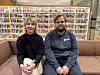 Tamara Kalandadze, forsker ved Høgskolen i Østfold, her sammen med Simen Høvik, som snakker åpent om sine språkvansker.