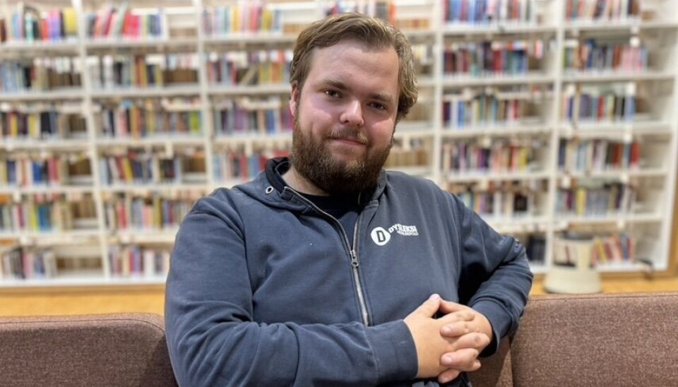 Vær åpen om egne språkvansker, er anbefalingen fra Simen Høvik. Simen Høvik snakker åpent om sine språkvansker.
