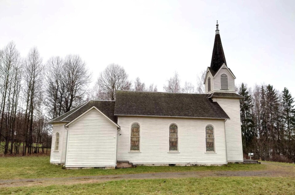 Oak Ridge-kirken ble bygget av norske immigranter i Minnesota i 1896. Nå står den på Utvandrermuseet på Hamar. Hvit kirke.