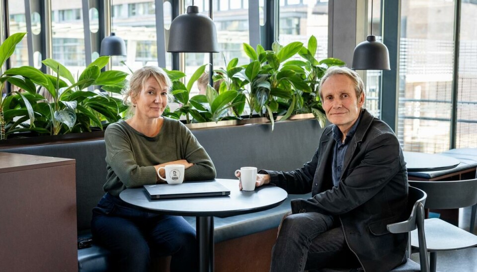 – Før skulket vi skolen som en slags motstand mot systemet. Nå heter det skolevegring. Men kan vi også se vegringen som en måte å gjøre motstand mot systemet på? spør professor Ann Christin E. Nilsen. Her sammen med professor Ove Skarpenes.