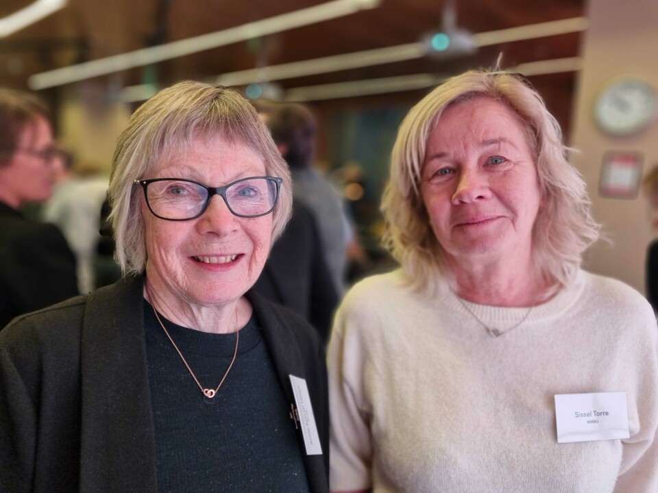 Anne Kjersti Uhlen og Sissel Torre ved NMBU delte forskningsresultater på konferansen om fremtidens matsystemer 29.-30. oktober 2025.