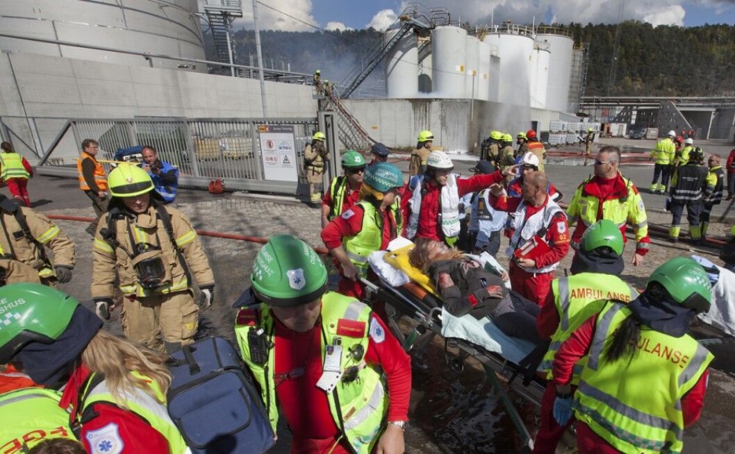 Nødnettet er livsviktig for kommunikasjon mellom nødetatene. Her fra en øvelse på Sjursøya i Oslo i 2015. (Foto: Fredrik Naumann/Felix Features/Direktoratet for samfunnssikkerhet og beredskap) Nødnettet er livsviktig for kommunikasjon mellom nødetatene. Her fra en øvelse på Sjursøya i Oslo i 2015. (Foto: Fredrik Naumann/Felix Features/Direktoratet for samfunnssikkerhet og beredskap)