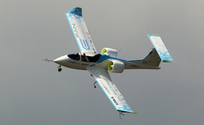 Airbus E-Fan bruker ducted fans – propeller i kanaler. Det øker effektiviteten ved propelltuppene og demper støy. Flyet er fotografert i juli 2014 på flyutstillingen Farnbourough i England. (Foto: wiltshirespotter, <a href="https://creativecommons.org/licenses/by-nc/2.0/">CC BY-NC 2.0</a>) Airbus E-Fan bruker ducted fans – propeller i kanaler. Det øker effektiviteten ved propelltuppene og demper støy. Flyet er fotografert i juli 2014 på flyutstillingen Farnbourough i England. (Foto: wiltshirespotter, <a href="https://creativecommons.org/licenses/by-nc/2.0/">CC BY-NC 2.0</a>)