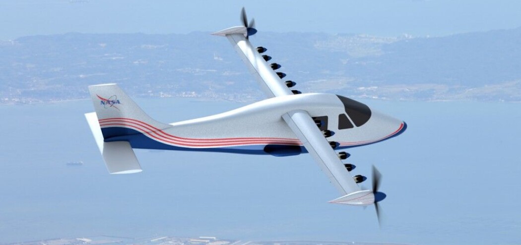 NASAs elektriske forsøksfly X-57 Maxwell henter skroget fra et italiensk tomotors turbopropfly, men vingene er mye smalere og tilpasset minst mulig luftmotstand ved marsjhastighet. Under avgang og landing blir disse vingene for smale til å gi nok løft ved den lave farten. Da hjelper de mange små propellene til ved å gi ekstra framdrift og blåse ekstra luft over vingen. Dette gir økt løft. Prinsippet kalles distribuert framdrift. (Illustrasjon: NASA Graphic / NASA Langley/Advanced Concepts Lab) NASAs elektriske forsøksfly X-57 Maxwell henter skroget fra et italiensk tomotors turbopropfly, men vingene er mye smalere og tilpasset minst mulig luftmotstand ved marsjhastighet. Under avgang og landing blir disse vingene for smale til å gi nok løft ved den lave farten. Da hjelper de mange små propellene til ved å gi ekstra framdrift og blåse ekstra luft over vingen. Dette gir økt løft. Prinsippet kalles distribuert framdrift. (Illustrasjon: NASA Graphic / NASA Langley/Advanced Concepts Lab)