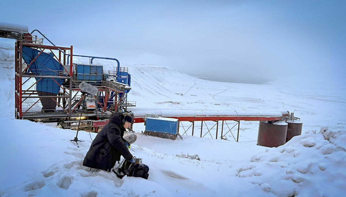 Han fanger lyden av Svalbards historie: – Jeg var ikke forberedt i det hele tatt på det jeg møtte