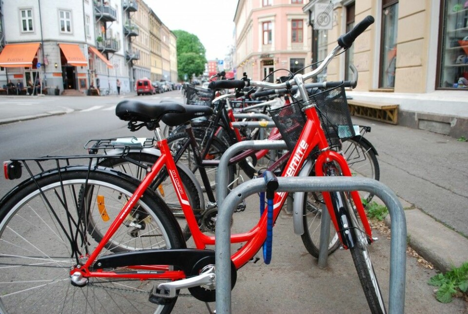 Forskere og syklister frykter at folk lar sykkelen stå dersom vi får et påbud om bruk av hjelm i Norge.  (Foto: Marte Dæhlen / forskning.no)